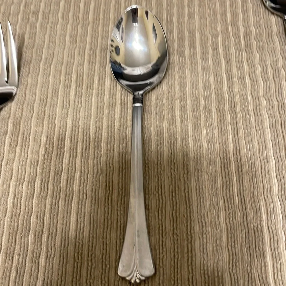4 New Pfaltzgraff Satin Ellington Soup spoons